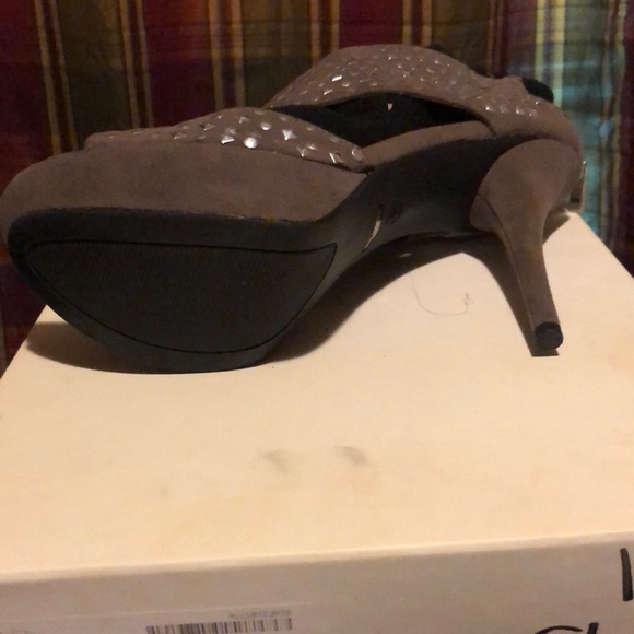 Taupe and silver stacked open toe pump w zipper - Picture 7 of 7